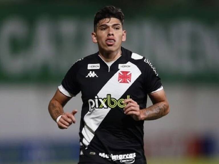 Claudio Borghi alienta a Carlos Palacios tras su complicado momento en Brasil: «Jugando se va a imponer en todos lados»