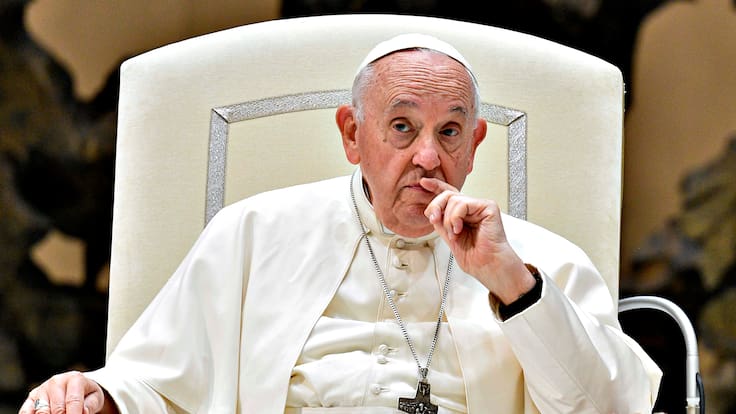 Papa Francisco deja fase crítica tras 14 días de hospitalización: aseguran que su estado de ánimo “sigue siendo bueno”