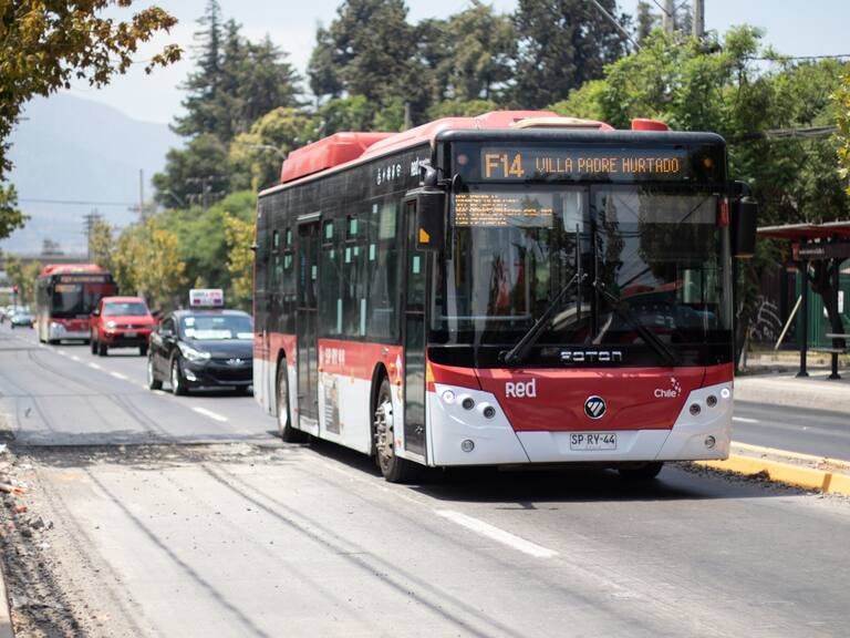 ¿Por qué se subió el valor pasaje del transporte público en buses y metro? La explicación del Panel de Expertos