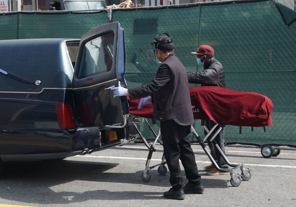 Víctima es trasladada en Brooklyn