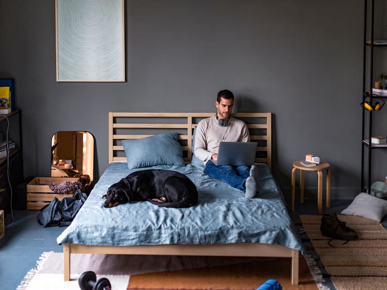 “Perpetuamente solteros”: los hábitos que pueden alejar a los hombres del amor, según la psicología