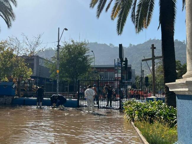 Iglesia de La Viñita inundada tras rotura de matriz. / Foto: ADN.CL