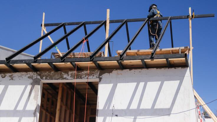 Reconstrucción tras megaincendio de 2024 en región de Valparaíso: aseguran que mundo narco intervino y financió obras en algunos sectores