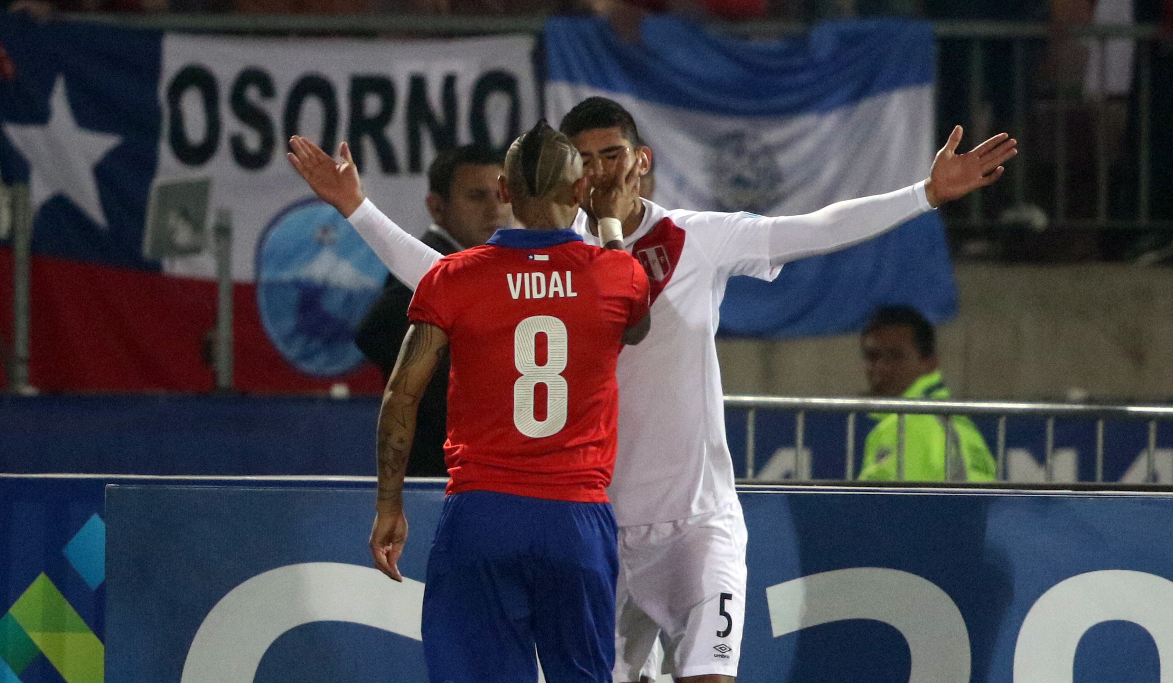 Arturo Vidal y Carlos Zambrano "no se tuvieron buena" en la Copa América 2015 | Agencia Uno