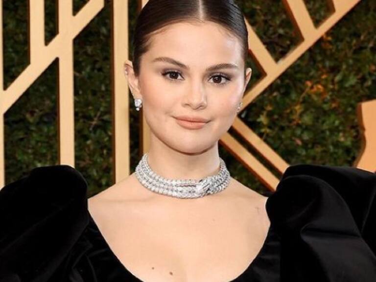 El accidente de Selena Gomez en los SAG Awards: así terminó descalza sobre el escenario