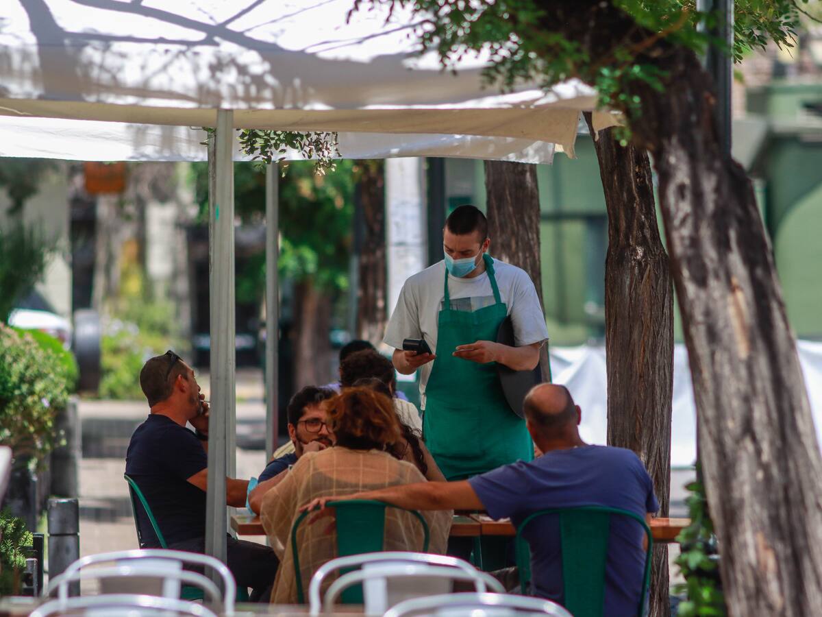 Alcanzó a operar tan solo 2 meses: conocido restaurante de comuna del Gran Santiago cerró sus puertas