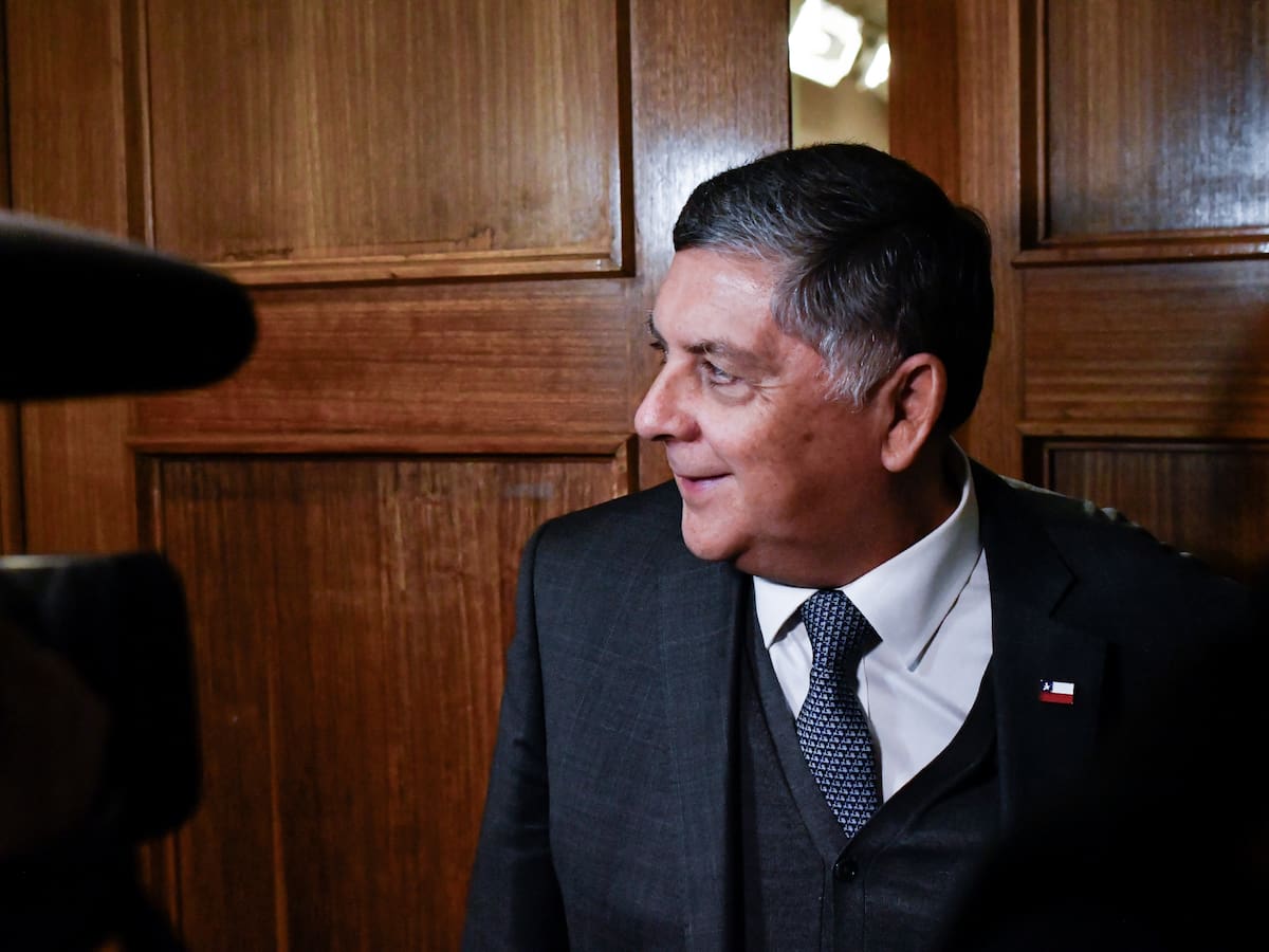 Ministro Alvarado se abre a reunirse con la oposición por compensaciones a municipios ante efectos de la megarreforma