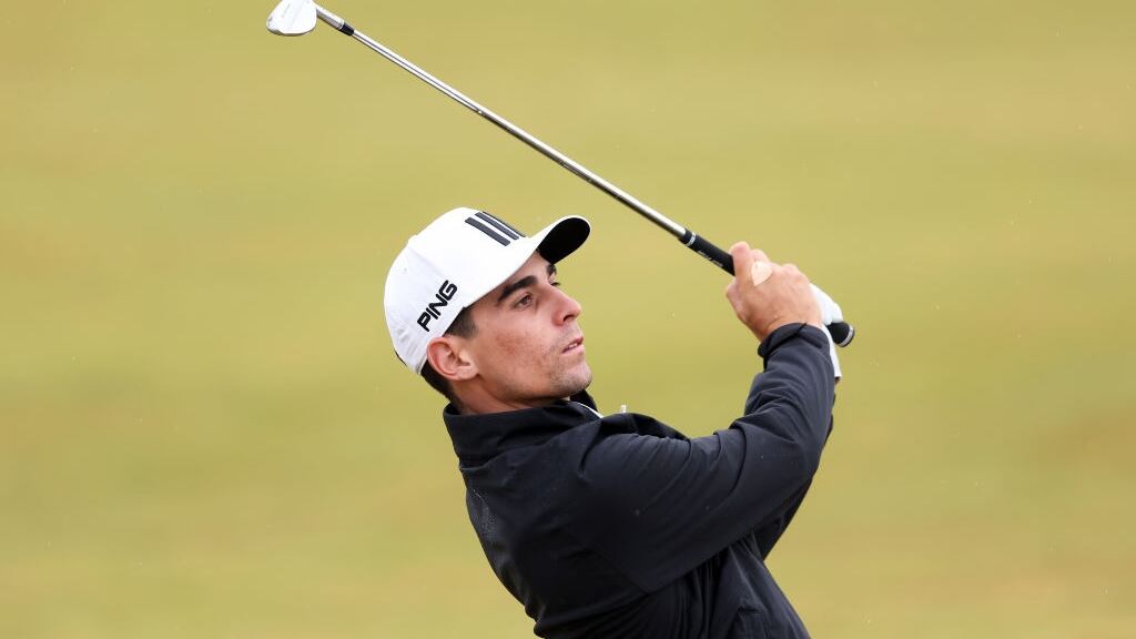 Joaquín Niemann avanza en un viernes difícil y supera el corte en The Open