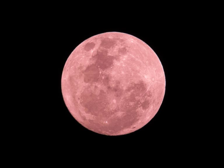 Luna Rosa 2026 en Chile: a qué hora es y cómo ver el fenómeno este miércoles 1 de abril