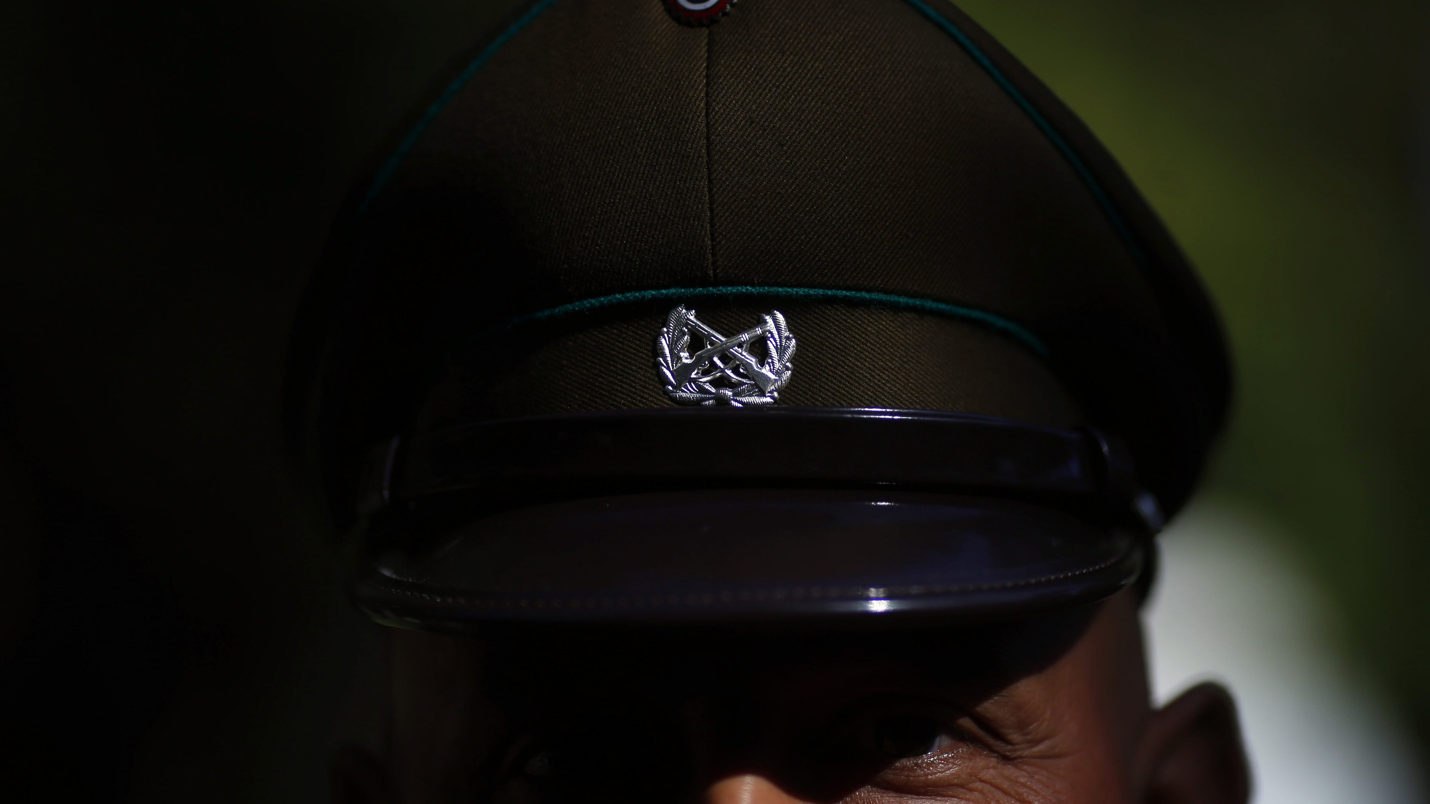 19 de Febrero de 2016/VIA DEL MARDetalle de una gorra de un Carabinero durante la visita a los cuarteles temporales de la tenencia de carabineros y unidad de la PDI al interior de la Quinta Vergara. El objetivo de stas es resguardar la seguridad de los asistentes al 57¡ Festival Internacional de la cancin de Via del Mar.
FOTO: PABLO VERA LISPERGUER/AGENCIAUNO