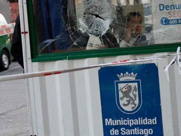 Intentan quemar garita de seguridad en pleno centro de Santiago