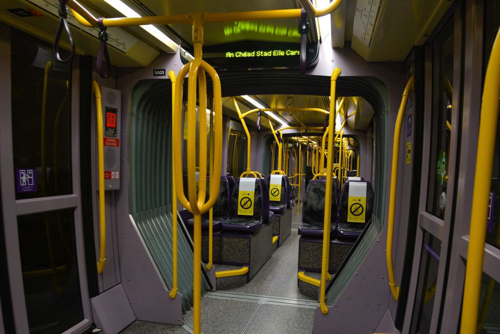 El transporte público sin pasajeros por el aumento del bloqueo en Irlanda