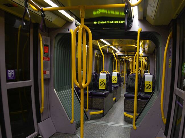 El transporte público sin pasajeros por el aumento del bloqueo en Irlanda