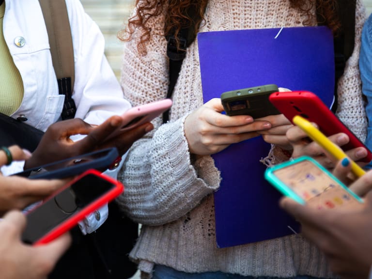 El preocupante porcentaje de chilenos que dice informarse principalmente a través de Tiktok