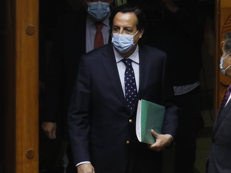 Senado revisa y vota este lunes acusación constitucional contra exministro Víctor Pérez