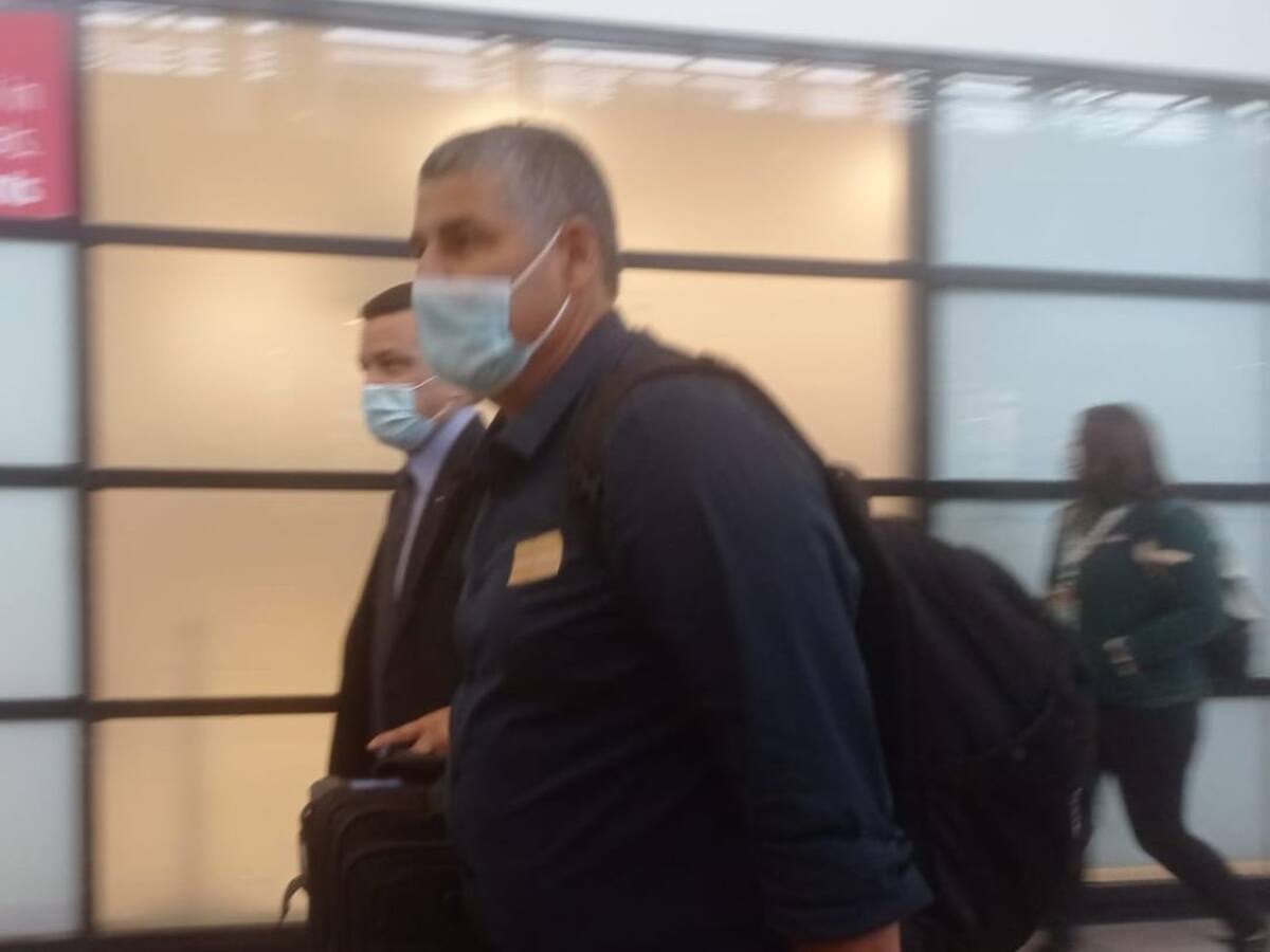 El DT llegó con un refuerzo: Santiago Escobar y Hernán Galíndez arribaron a Chile para unirse a la U