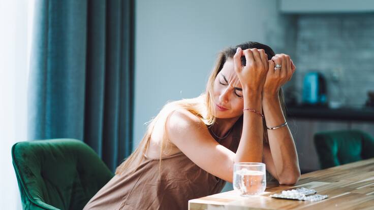 Estudio revela por qué las mujeres sufren migrañas más intensas y duraderas que los hombres