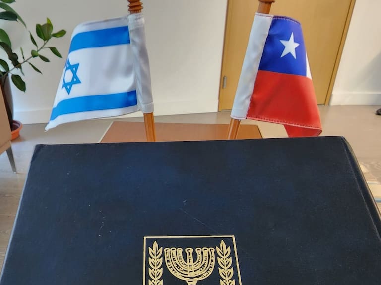 Presidente Boric recibe cartas credenciales del embajador de Israel
