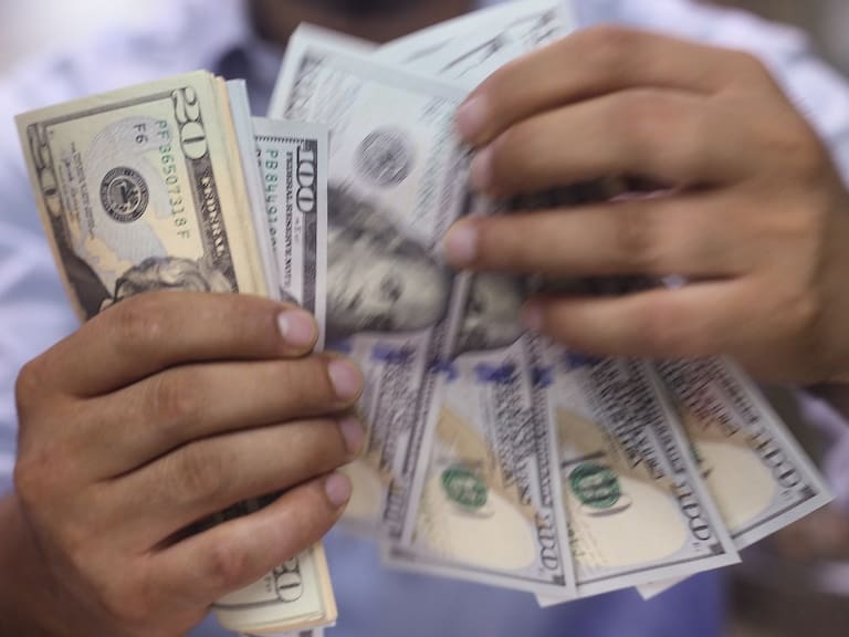 Economista Alejandro Alarcón no descarta que dólar vuelva a los $1.000: «Es claramente una situación que no es buena»