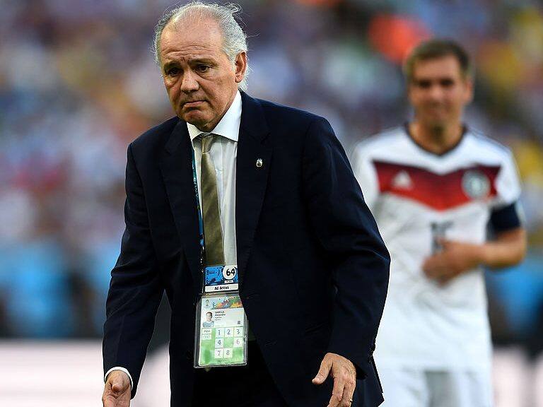 RIO DE JANEIRO, BRAZIL - JULY 13: Head coach Alejandro Sabella of Argentina gathers the ball during the 2014 FIFA World Cup Brazil Final match between Germany and Argentina at Maracana on July 13, 2014 in Rio de Janeiro, Brazil. (Photo by Mike Hewitt - FIFA/FIFA via Getty Images)