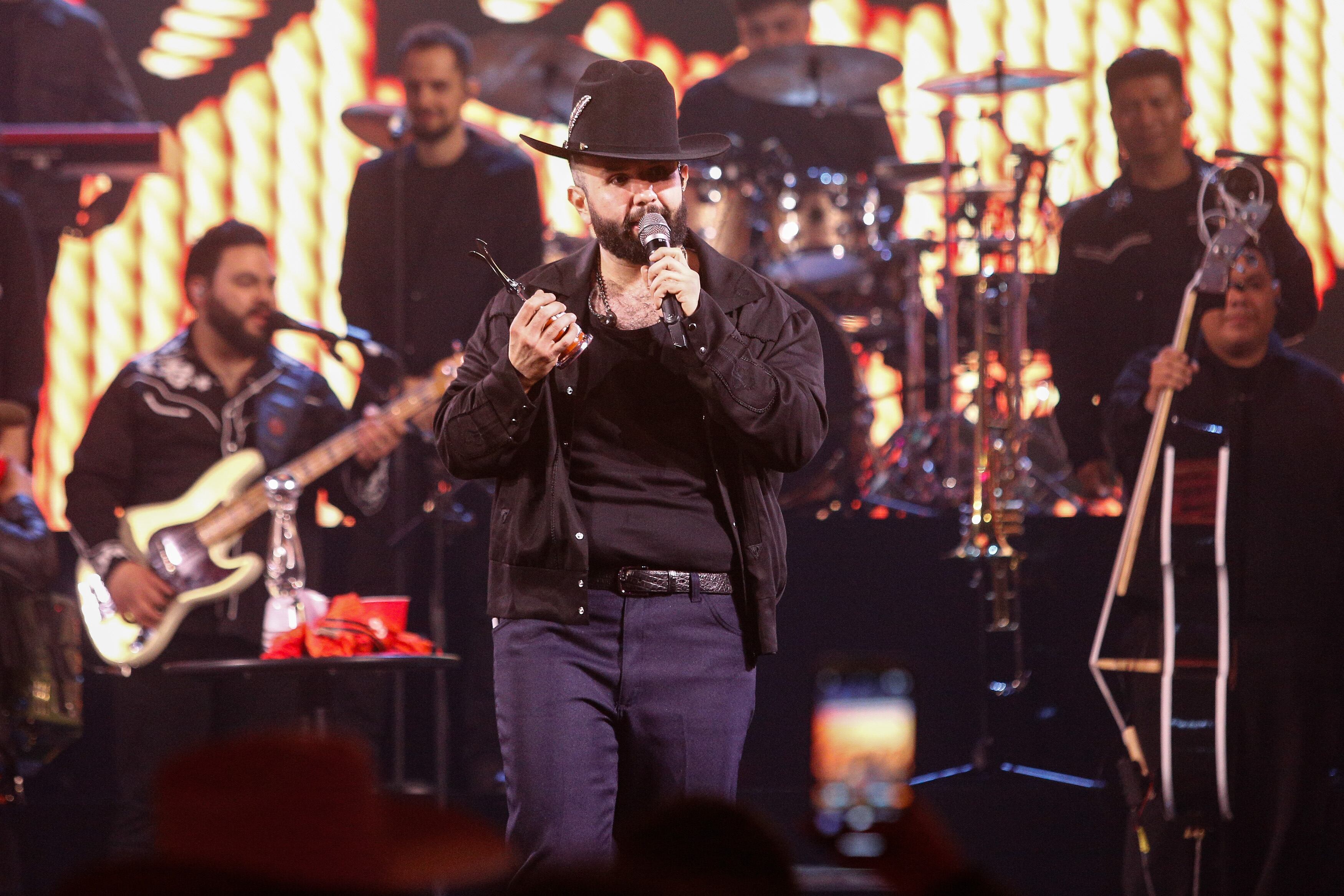 26 DE FEBRERO DE 2025 / VIÑA DEL MAR Carín León recibe Gaviota de Plata durante la Tercera Noche del 64 Festival Internacional de la Canción Viña 2025 en la Quinta Vergara 
FOTO: DIEGO MARTIN/AGENCIAUNO