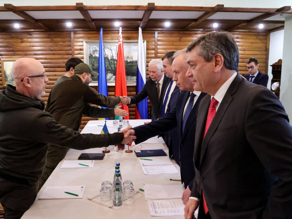 La tercera ronda de negociaciones entre Rusia y Ucrania será este lunes, dice diputado cercano al presidente Zelenski