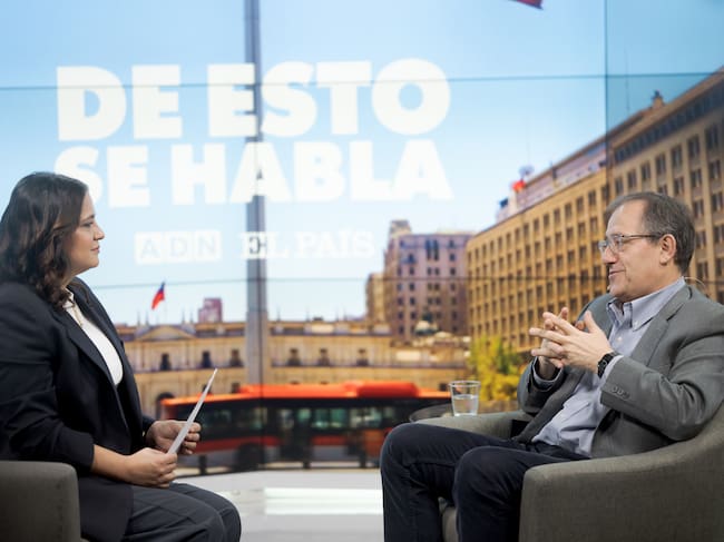 Rocío Montes (El País) y Harald Beyer,profesor de la Escuela de Gobierno UC.