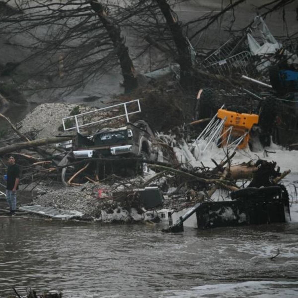 Tragedia en Texas: al menos 24 muertos y más de 20 niñas desaparecidas tras inundaciones súbitas