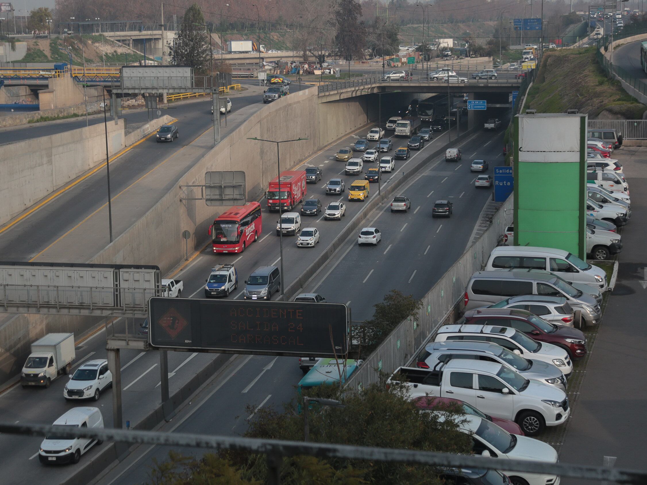 Los anuncios irán a prevenir las encerronas en las autopistas. / Agencia Uno.
