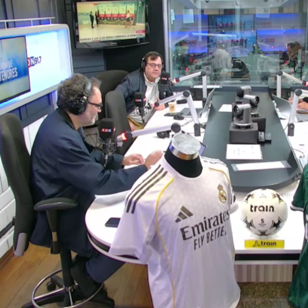Los Tenores conversan con Fabiano Avello, arquero de Santiago Wanderers Sub 20 y figura contra el Real Madrid