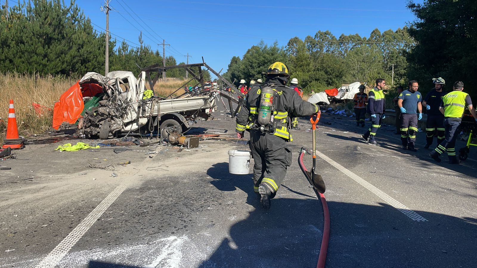 Fatal accidente en ruta Valdivia-Mariquina: tres personas resultan fallecidas tras colisión entre camión y camioneta