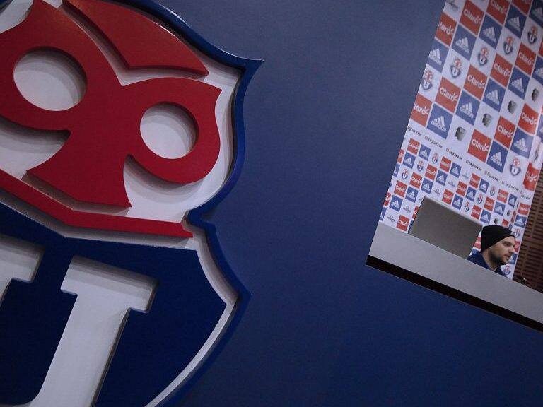 Alcalde de Maipú frente a eventual posibilidad de estadio de la U en su comuna
Esta mañana en el Centro Deportivo Azul, el jugador de Universidad de Chile , Guillermo Marino hablo con la prensa de lo que será el partido por la final del campeonato nacional de apertura
Foto:PEDRO CERDA /AGENCIAUNO
