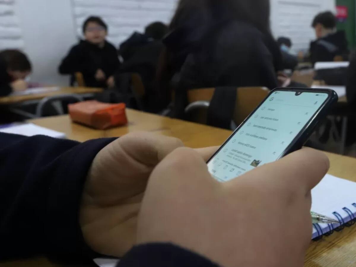 Prohibir celulares en clases: ¿la clave para un aprendizaje más efectivo?