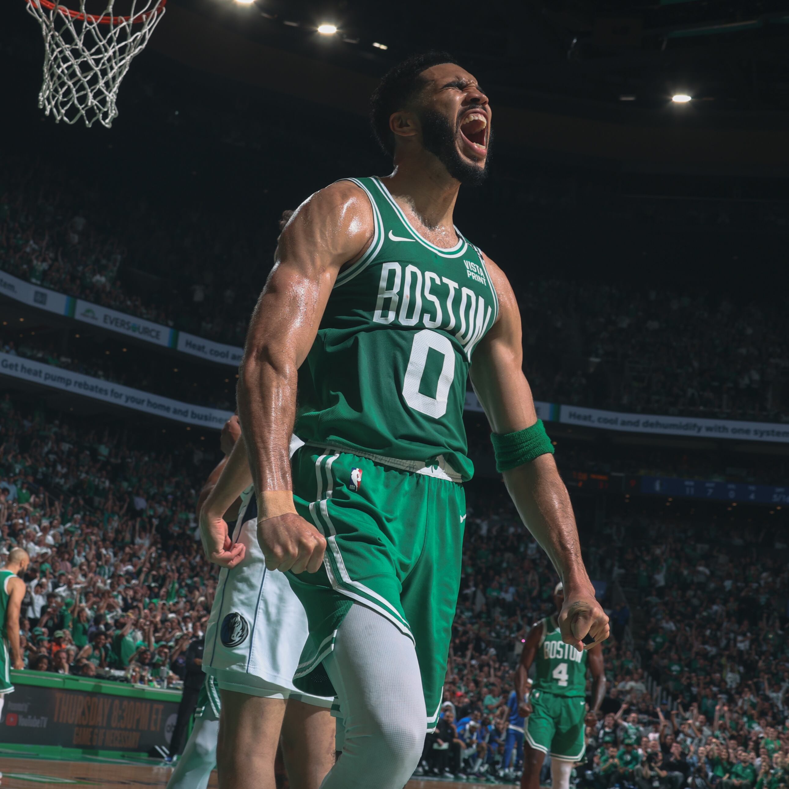 Jayson Tatum festeja el triunfo de Boston Celtics sobre Dallas Mavericks y el título de la NBA.