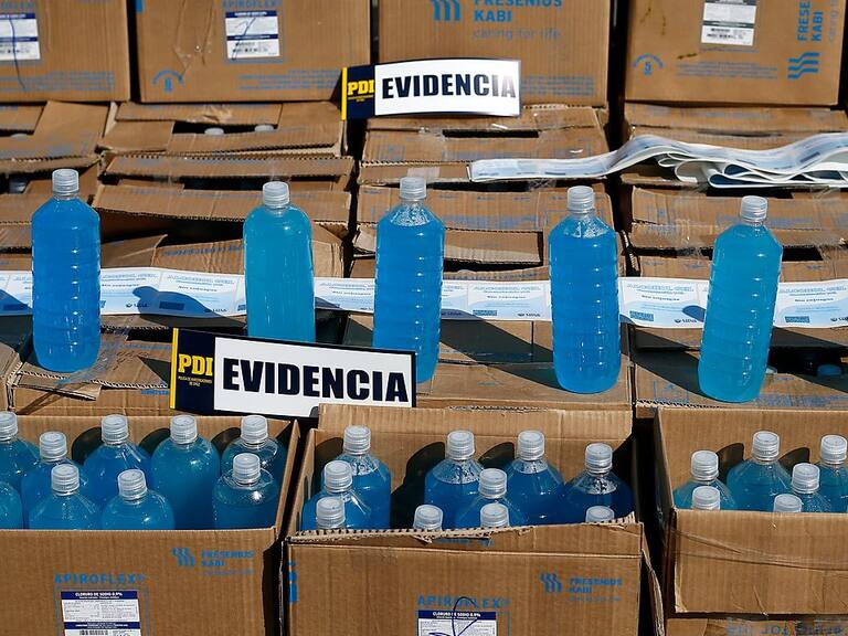 Gobierno presentó una querella contra detenidos por fabricar alcohol gel casero