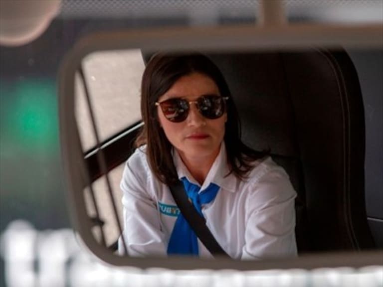 Estudio revela que las mujeres conducen mejor que los hombres