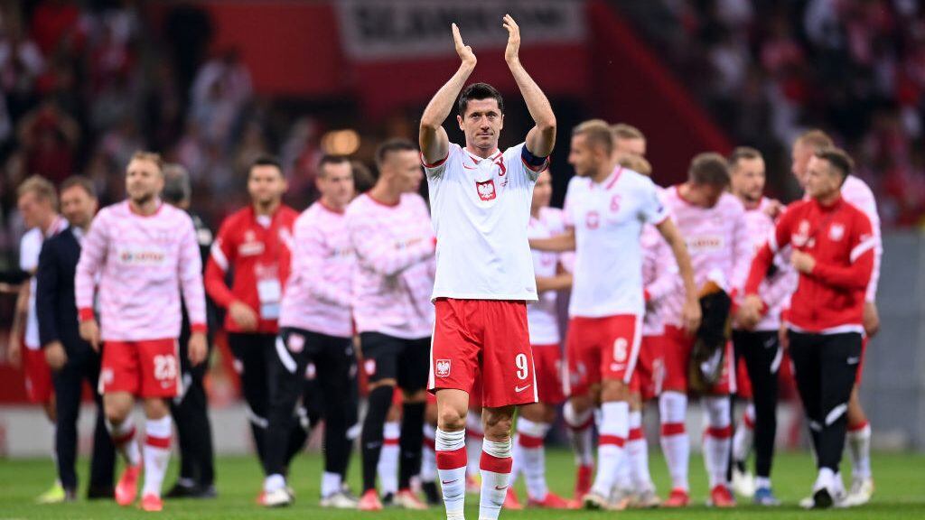 WARSAW, POLAND - SEPTEMBER 08: Robert Lewandowski of Poland applauds the crowd the 2022 FIFA World Cup Qualifier match between Poland and England at Stadion Narodowy on September 08, 2021 in Warsaw, Poland. (Photo by Michael Regan/Getty Images)