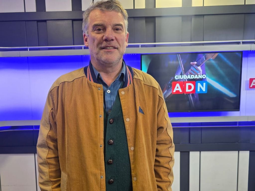 Actor Diego Muñoz analiza el difícil momento de la TV chilena: “Antes había comida para cuatro perros, hoy día hay para uno”