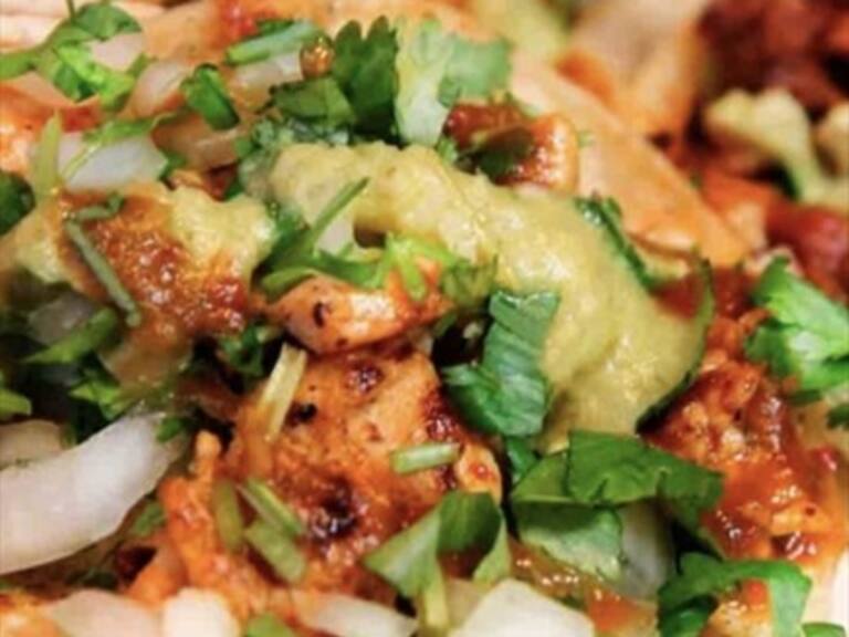 Locales de comida mexicana regalan tacos y alitas de pollo a quienes tengan celulares Huawei