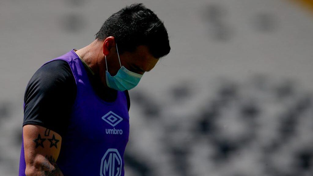 31 de Octubre del 2020/SANTIAGOEsteban Paredes(c) se lamenta ,durante el partido valido por la Decimoseptima fecha del Campeonato Nacional AFP PlanVital 2020, entre Colo Colo vs Deportes Iquique, disputado en el Estadio Monumental.
FOTO:FRANCISCO LONGA/AGENCIAUNO