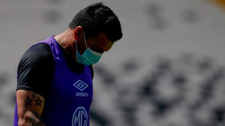 31 de Octubre del 2020/SANTIAGOEsteban Paredes(c) se lamenta ,durante el partido valido por la Decimoseptima fecha del Campeonato Nacional AFP PlanVital 2020, entre Colo Colo vs Deportes Iquique, disputado en el Estadio Monumental.
FOTO:FRANCISCO LONGA/AGENCIAUNO