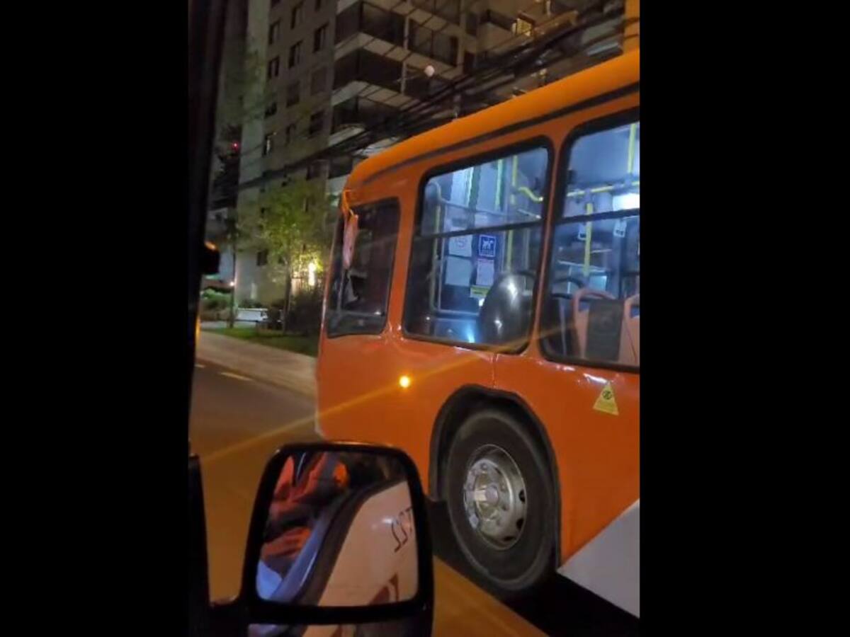 El amplio prontuario del conductor de bus detenido tras chocar drogado en Las Condes