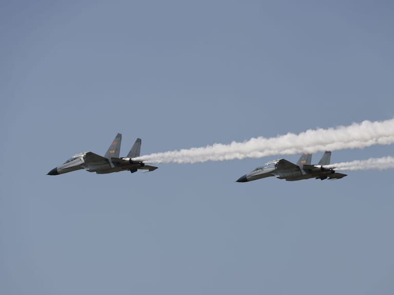 Aviones militares chinos llegan al aeropuerto de Shenyang