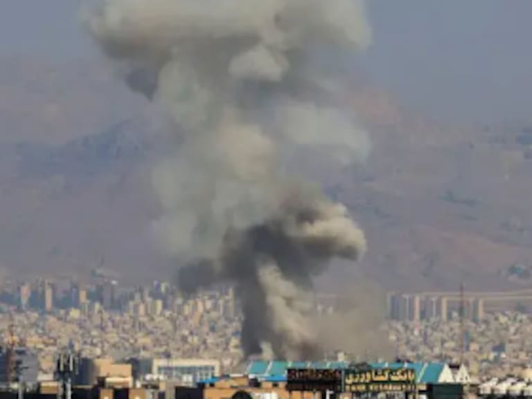 Irán niega contaminación radiactiva tras bombardeos de EE.UU. y advierte “duras repercusiones”