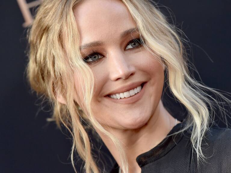 Jennifer Lawrence dejó ver su guatita de embarazada en marcha por el aborto libre | Getty Images