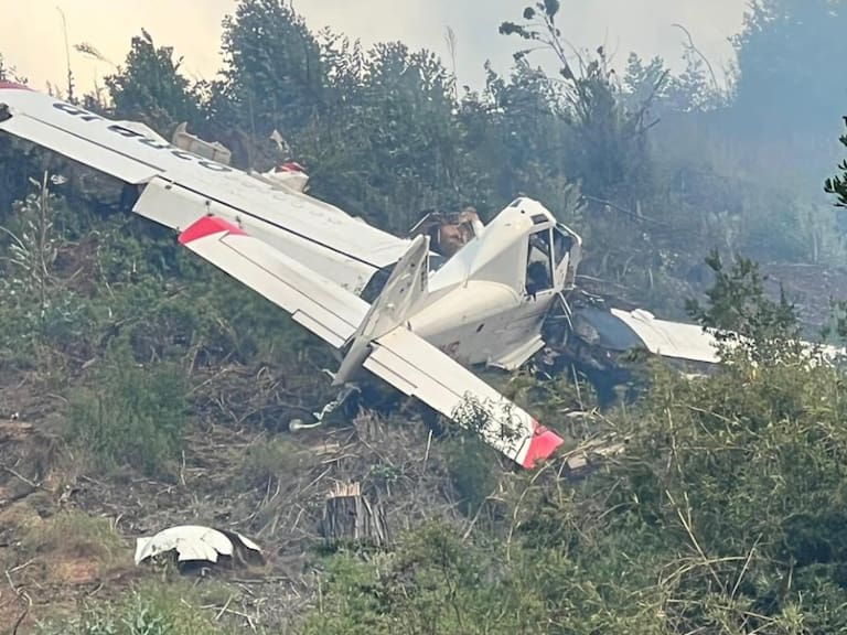 piloto salva con vida tras impactar su avión mientras combatía el fuego en el Biobío