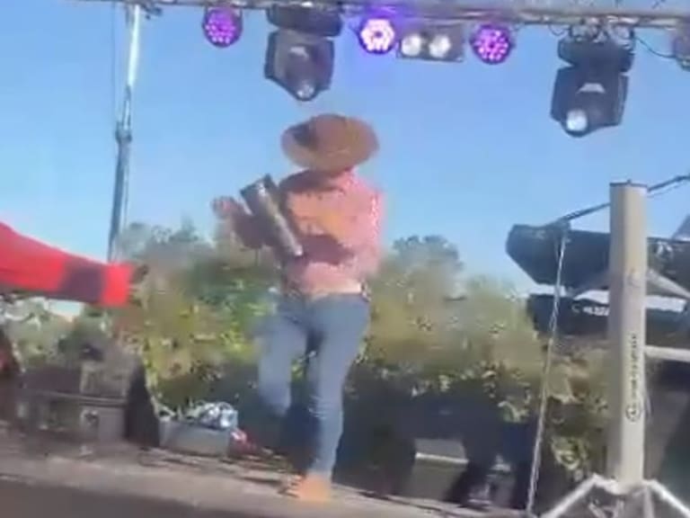 Escenario colapsa en evento musical en Osorno: artista cayó en plena presentación