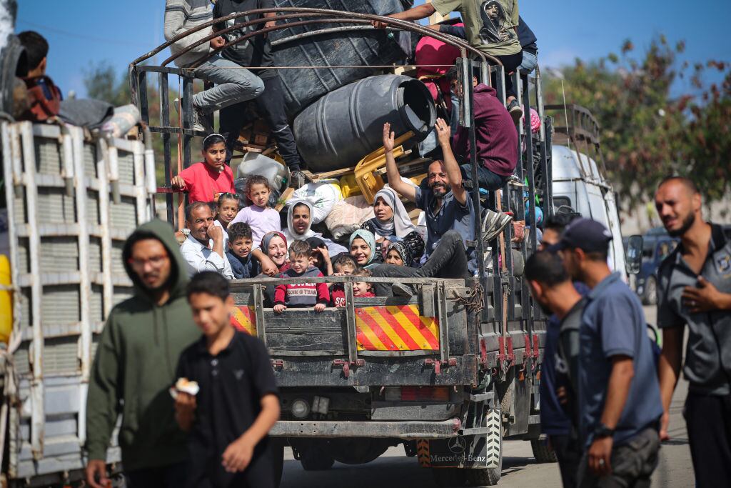 Más de 100.000 palestinos son obligados a retirarse del cruce de Rafah