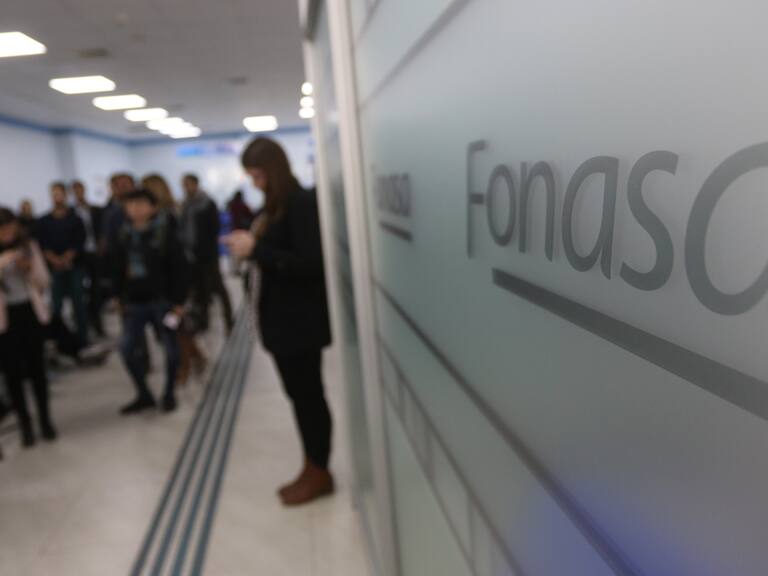 Tras problemas en su sistema informático: ¿Funcionan las sucursales de FONASA hoy viernes?