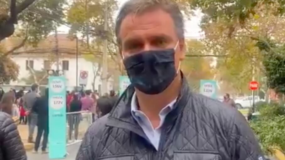 Amaro Gómez-Pablos contra las medidas sanitarias en el aeropuerto de Santiago